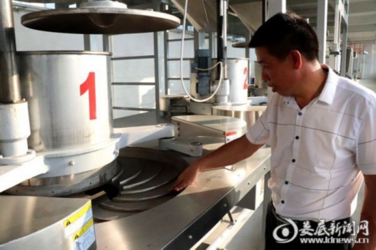 湖南:新化深山里的茶園 259戶貧困戶創(chuàng)業(yè)脫貧的“主戰(zhàn)場” 湖南:新化深山里的茶園 259戶貧困戶創(chuàng)業(yè)脫貧的“主戰(zhàn)場”