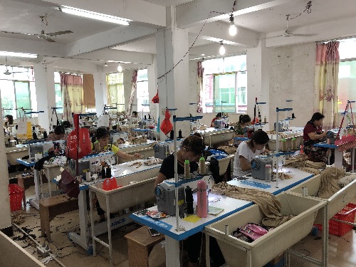 江西于都：就近就業(yè)，扶貧車間展風采