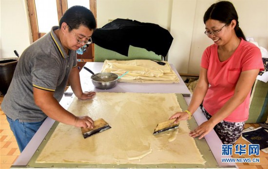 河北阜城：85后大學(xué)生夫妻回鄉(xiāng)創(chuàng)業(yè)念好布鞋“致富經(jīng)”