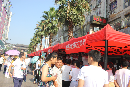 江西宜春：袁州區(qū)舉辦高校畢業(yè)生暨園區(qū)企業(yè)用工對(duì)接招聘會(huì)