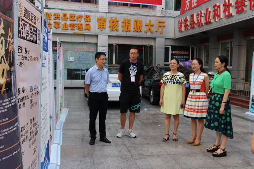 四川省射洪縣就業(yè)局成功舉辦2018年高校畢業(yè)生專場招聘會