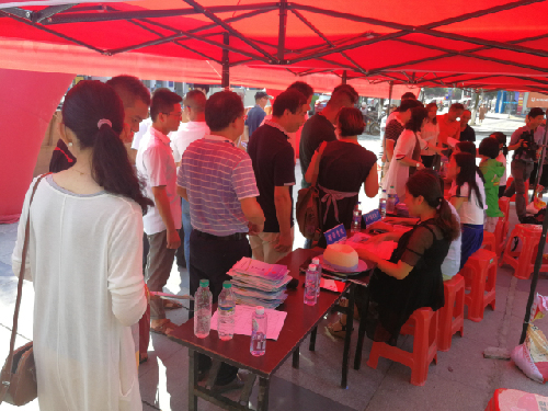 江西省萬安縣開展2018年高校畢業(yè)生就業(yè)服務月招聘活動