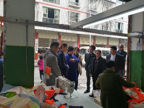 扶貧崗位送進(jìn)村 家門(mén)就業(yè)穩(wěn)脫貧——四川省廣安市產(chǎn)業(yè)+就業(yè)“兩業(yè)”聯(lián)動(dòng) 力促就業(yè)扶貧無(wú)死角