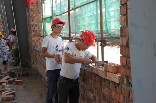 一技在手 脫貧無憂——江西省信州區(qū)91名貧困勞動力參加砌筑工考評