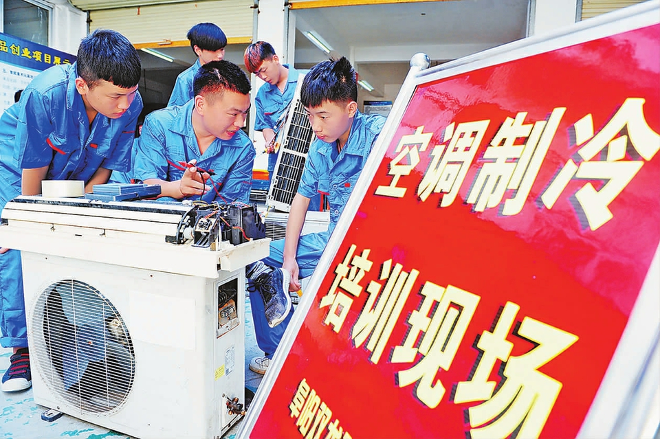 安徽阜陽：學熱門技術(shù) 就業(yè)不發(fā)愁