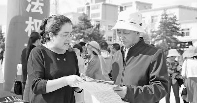 甘肅民樂：社保宣傳進(jìn)廣場(chǎng)