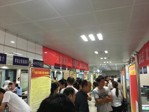 招聘會(huì)現(xiàn)場